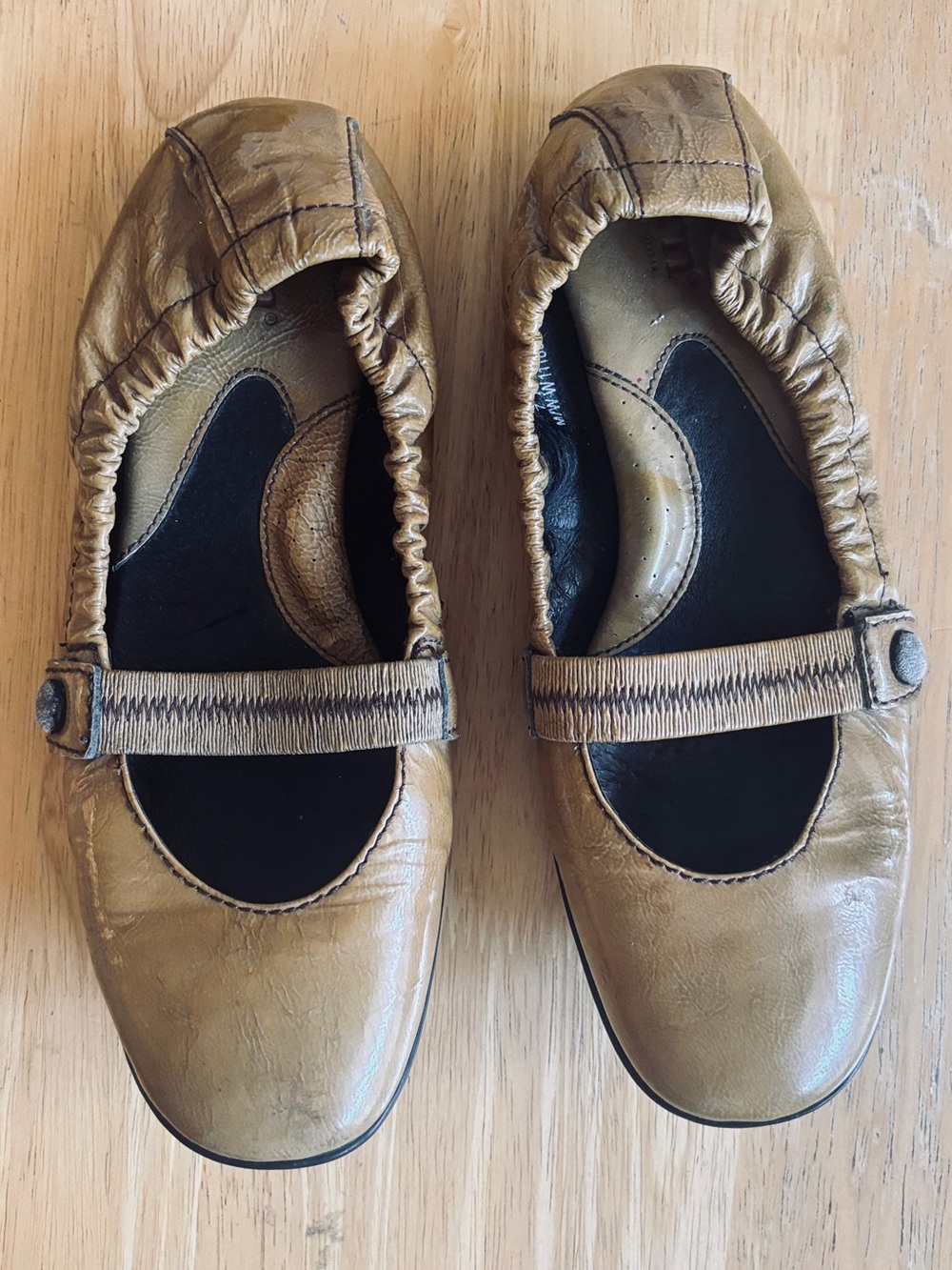 Born Metallic Leather Flats Mary Jane Size 7